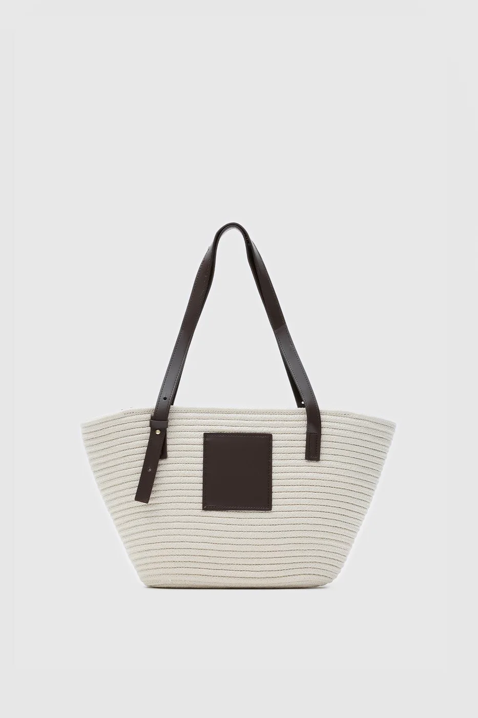 Straw shoulder bag for summer outings Straw shoulder bag for summer outings in cream