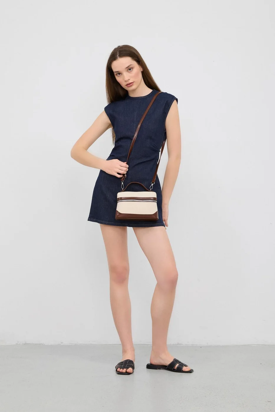 faux leather crossbody bag in cream-tan